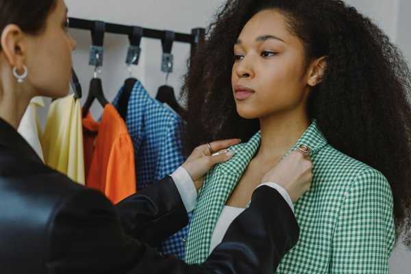 Transform your style: a guide to polo shirt trends for the ultimate business casual ensemble